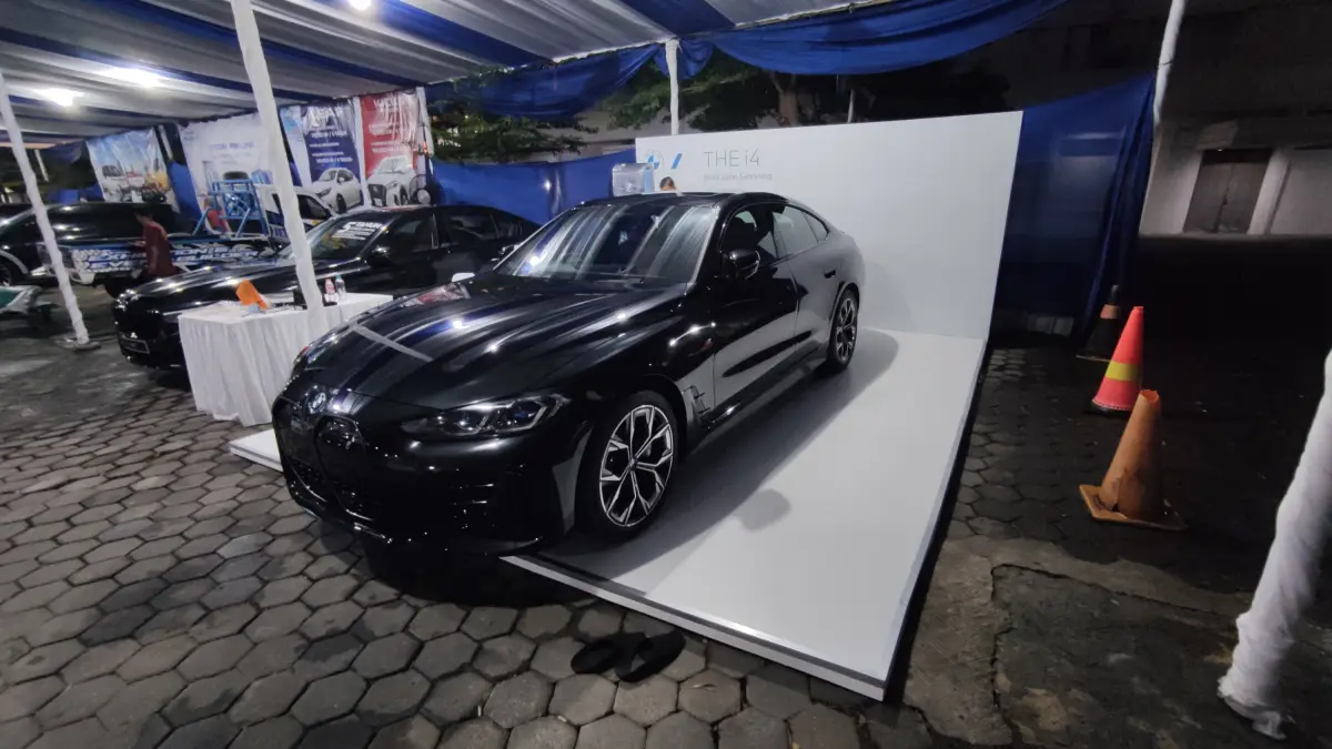 FLOORING BMW  - Project Gallery Image